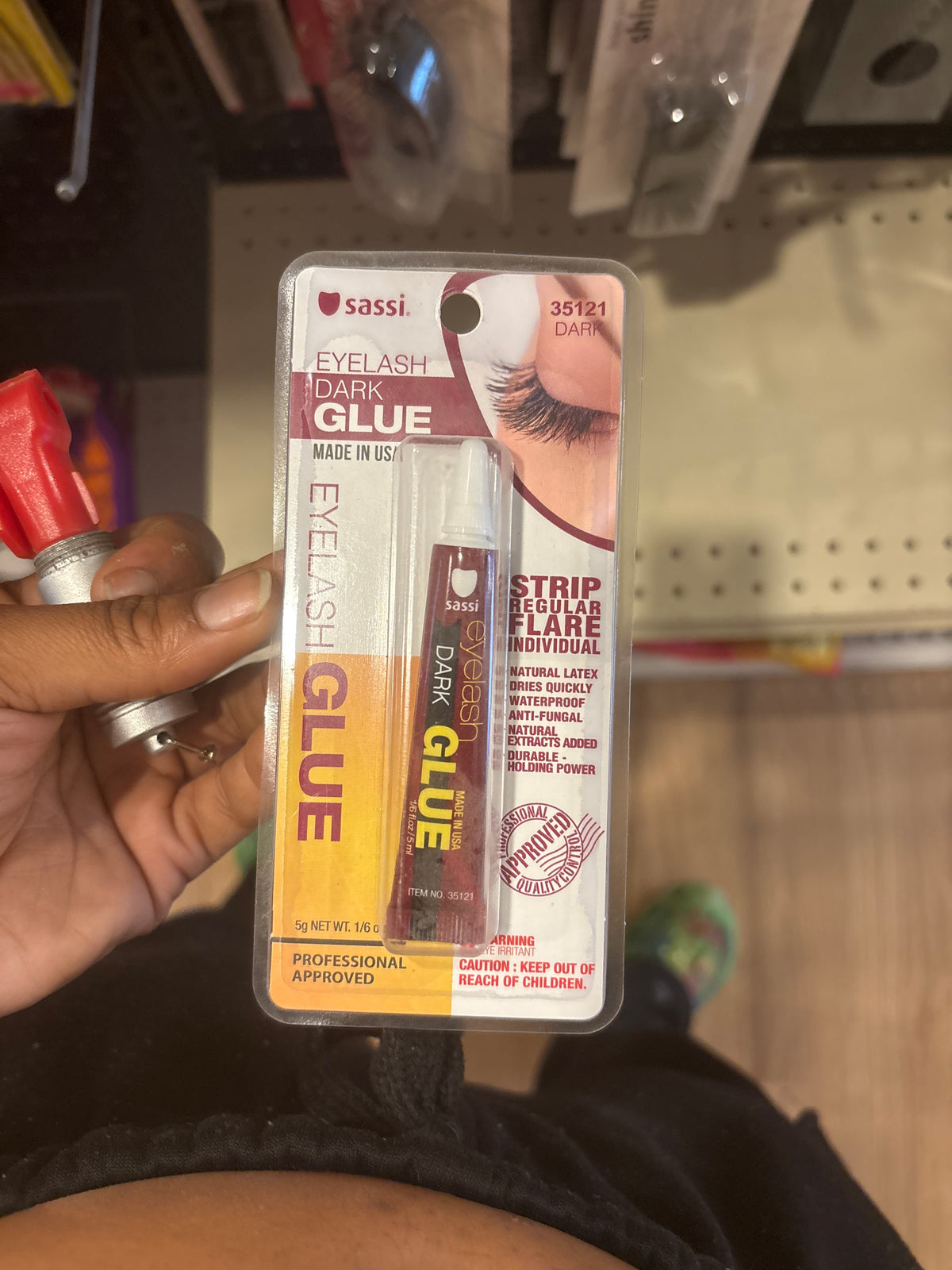 SASSI- Dark Eyelash Glue