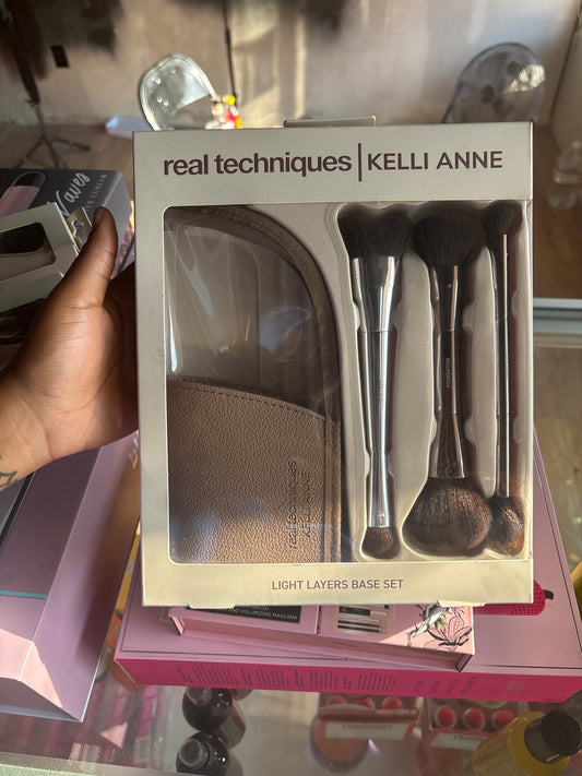 REAL TECHNIQUES- Kelli Anne Light Layers Base Set