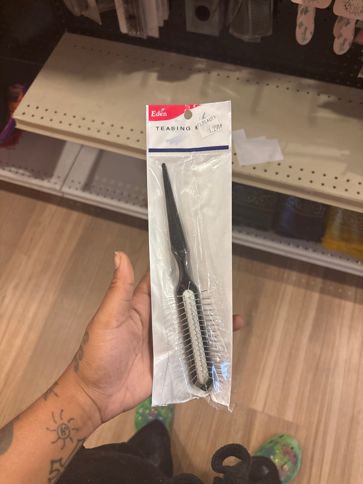 EDEN- Teasing Brush